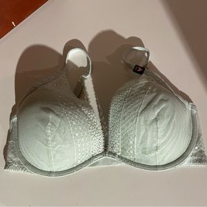 Victoria’s Secret Incredible Plunge Bra NWT